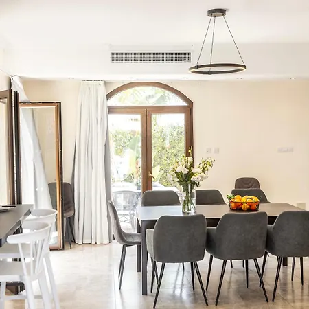 Willa Sunnyvillas: 4br Seafront Villa*private Pool*bw44 Protaras
